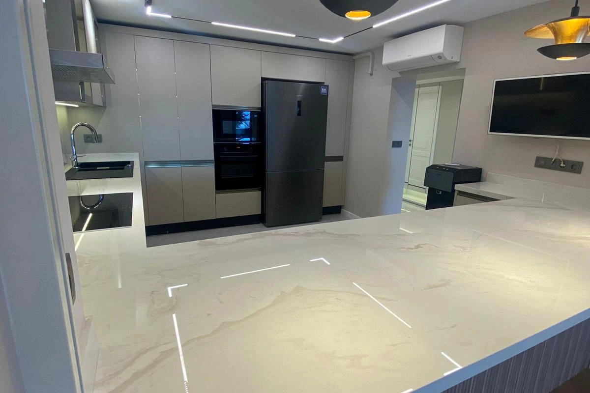 Renovated kitchen, peninsula view